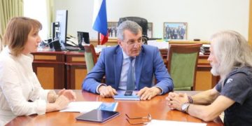Полпред СФО Сергей Меняйло обсудил реализацию туристического потенциала Сибири с представителями РГО