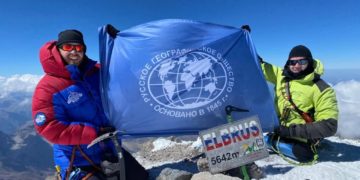 Впервые в мире путешественник без ног взошел на Эльбрус