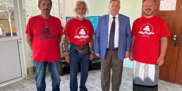 Команда экспедиции Russian Ocean Way встретилась с послом РФ в Джибути Михаилом Головановым