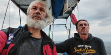 Дорога домой: команда Russian Ocean Way держит курс к берегам России