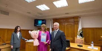 Губернатор Томской области наградил руководителя ТО РГО за участие в выставке «Россия»