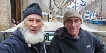 Команда Russian Ocean Way 28 октября направилась по Вытегре к Онежскому озеру