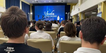 Грандиозное завершение  проекта «Уроки из Океана». Космонавт и мореплаватель ответили на вопросы детей из  России и зарубежных стран